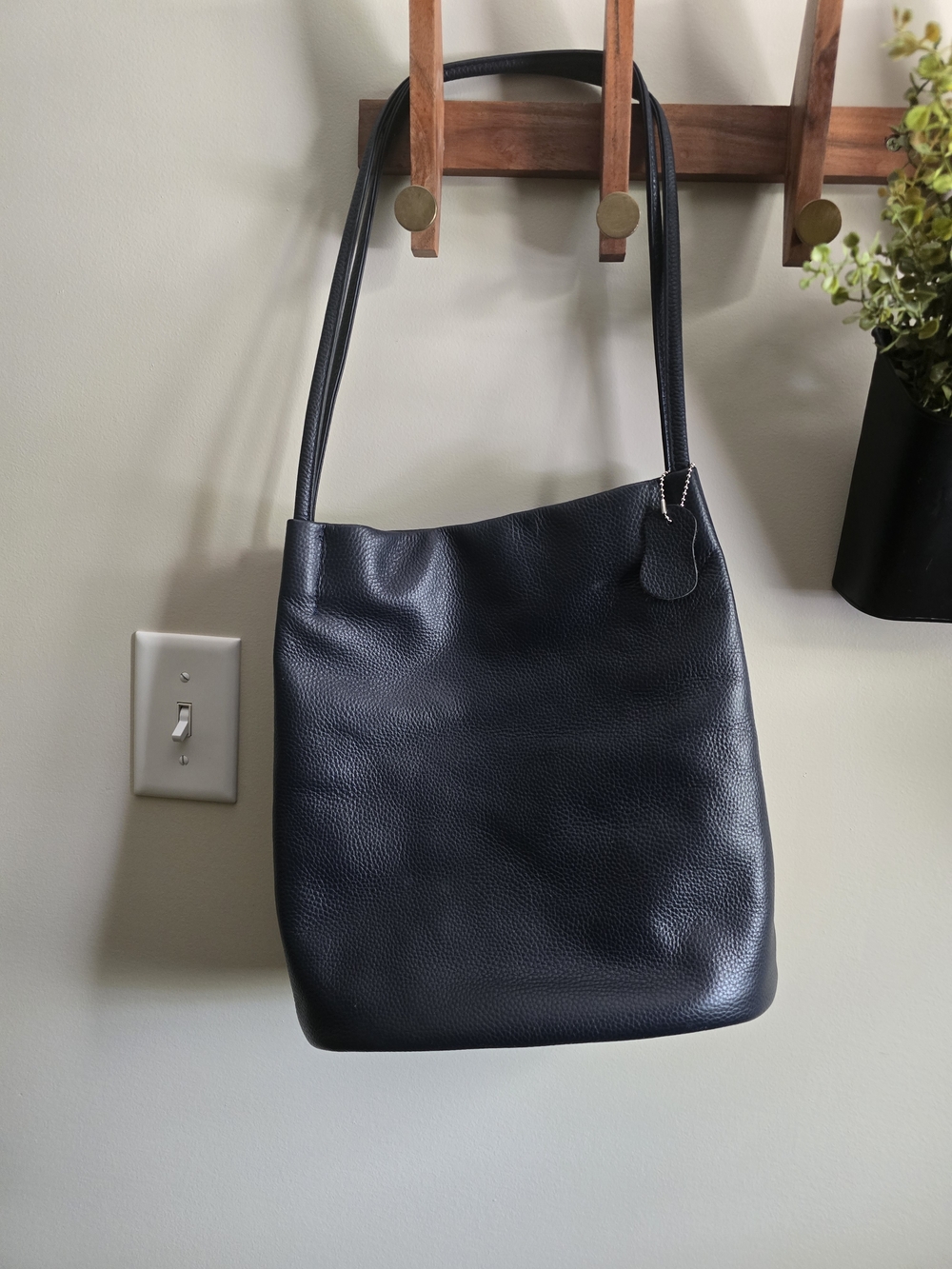 🌷ISWEE Navy Blue Leather Shoulder Bag - Timeless Everyday Tote